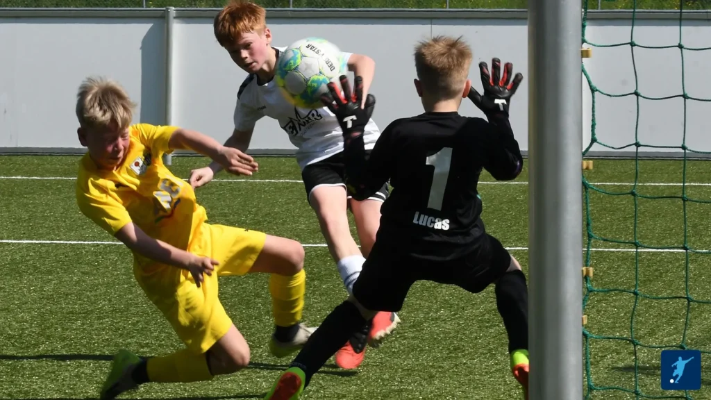 Wacker-Spieler der D4 erzielt einen Treffer