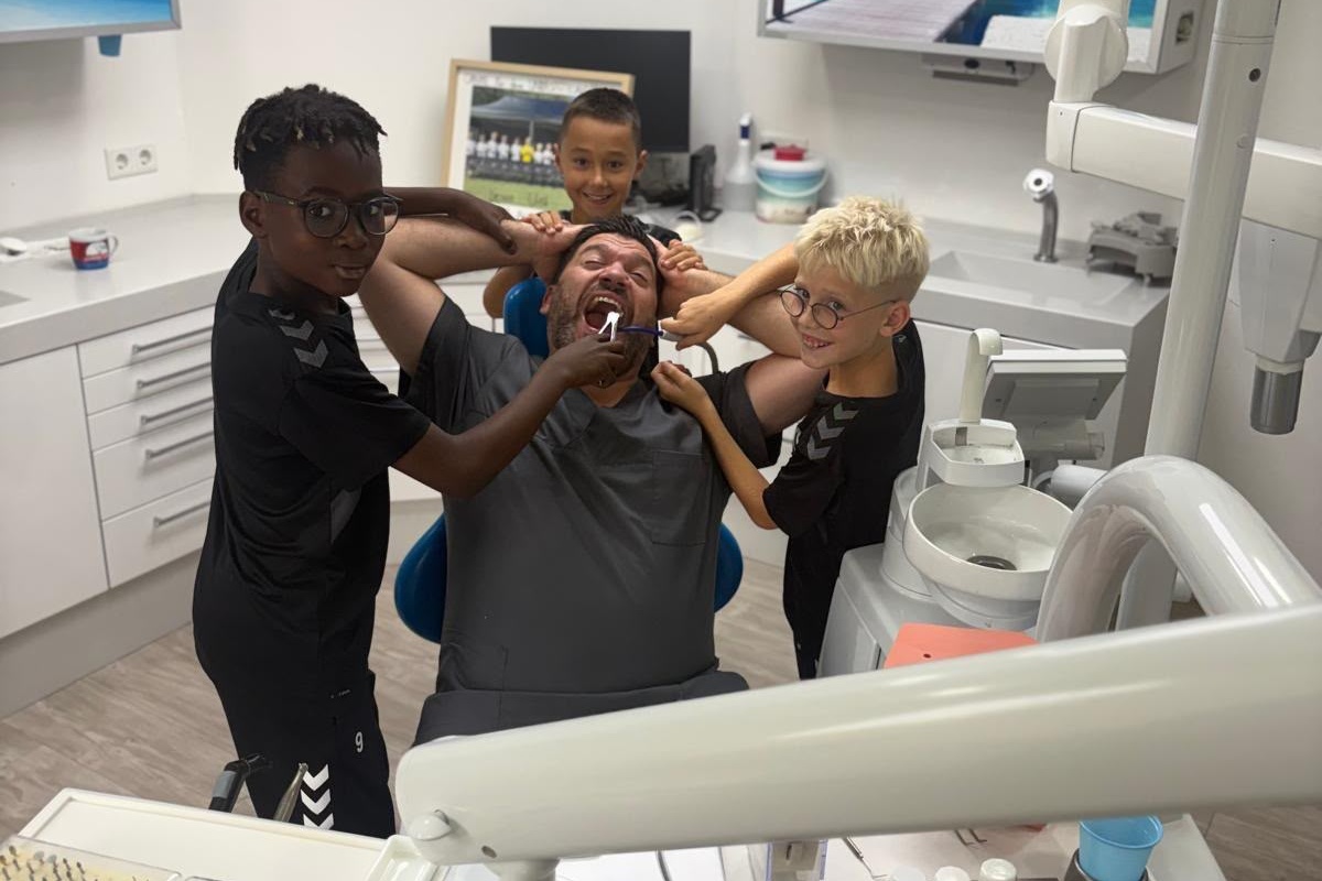 U12 behandelt Zahnarzt Dr. Schmidt - Oktober 2026